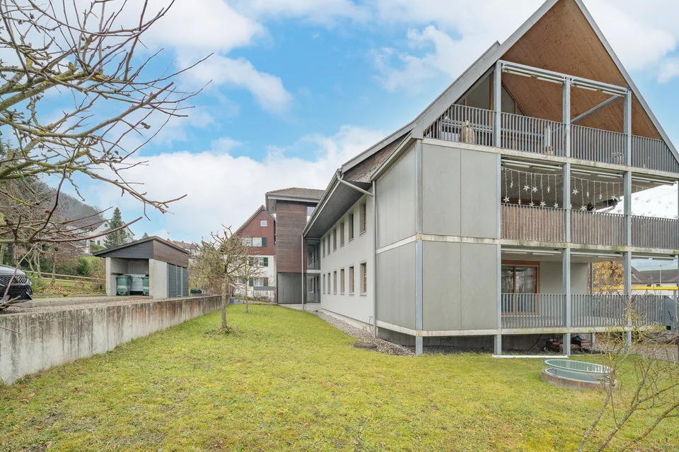 Spacious 4.5-room apartment for families, with large garden
