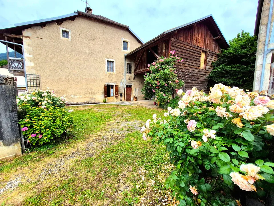 Ensemble immobilier à rénover et terrain constructible