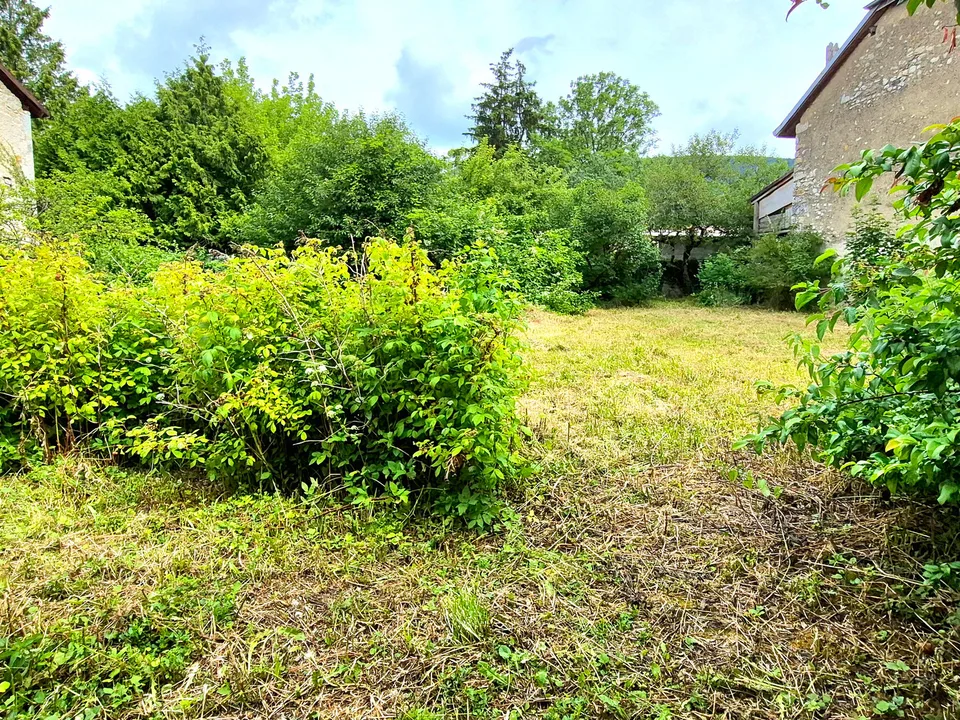 Ensemble immobilier à rénover et terrain constructible