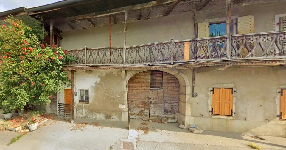 Ensemble immobilier à rénover et terrain constructible