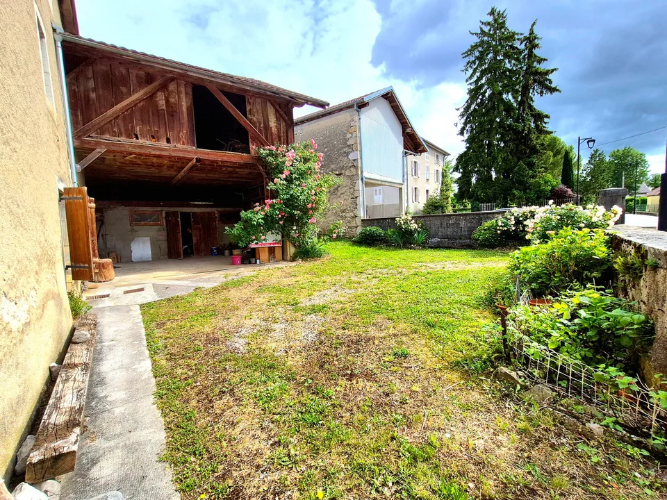 Ensemble immobilier à rénover et terrain constructible