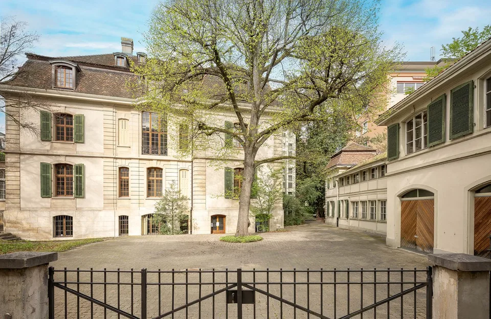 Villa/stabile storico in stile neobarocco in una posizione esclusiva a Gellert