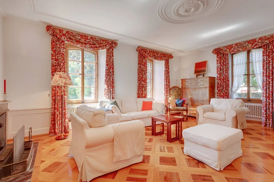Beautiful mansion in the heart of the North Vaudois vineyards