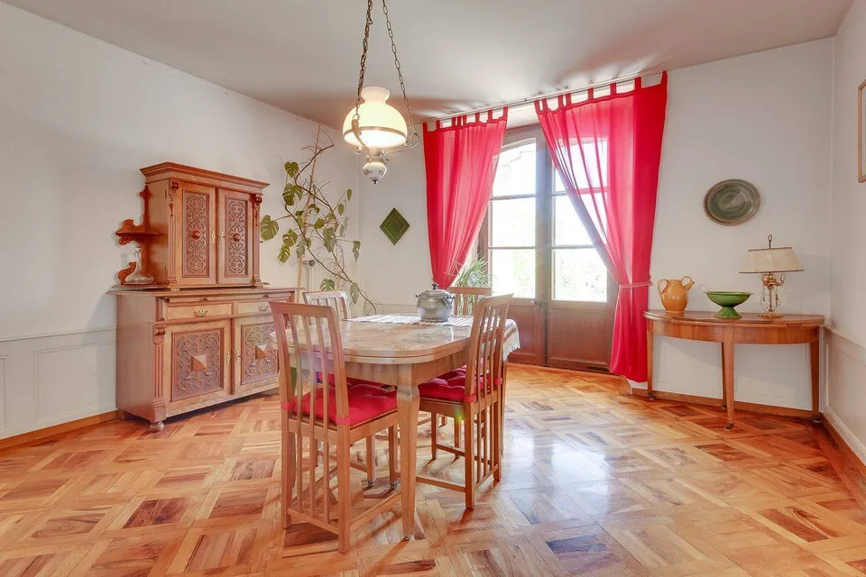 Beautiful mansion in the heart of the North Vaudois vineyards