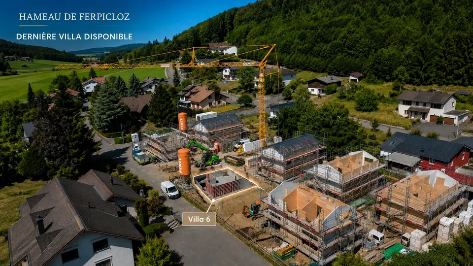 La construction du Hameau de Ferpicloz avance. Dernière villa disponible !