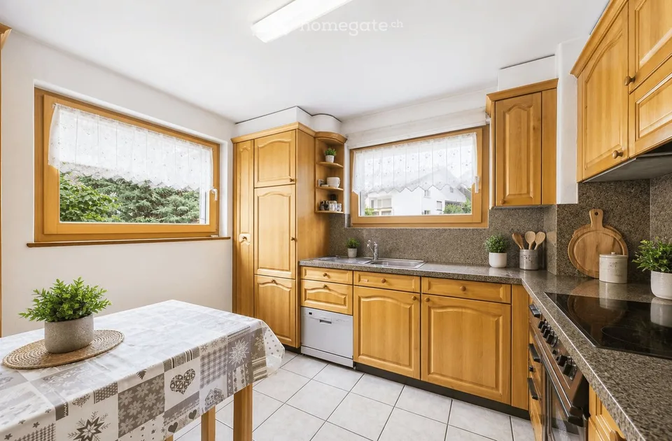 Maison unifamiliale ensoleillée avec jardin et bois à Turtmann
