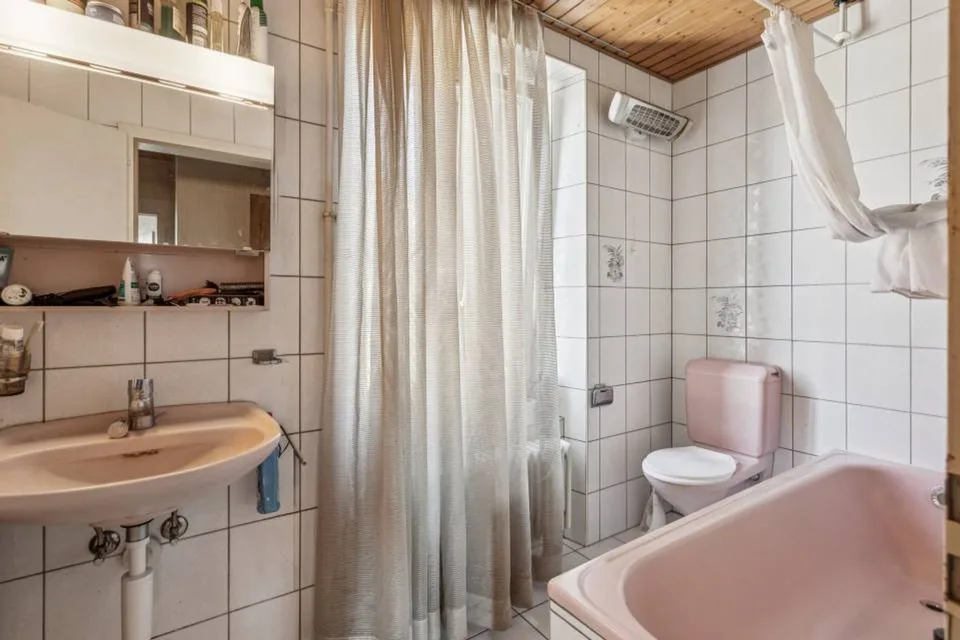 Rental income building ideally located in Oron