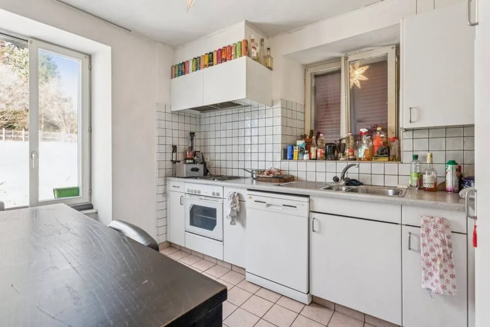 Rental income building ideally located in Oron