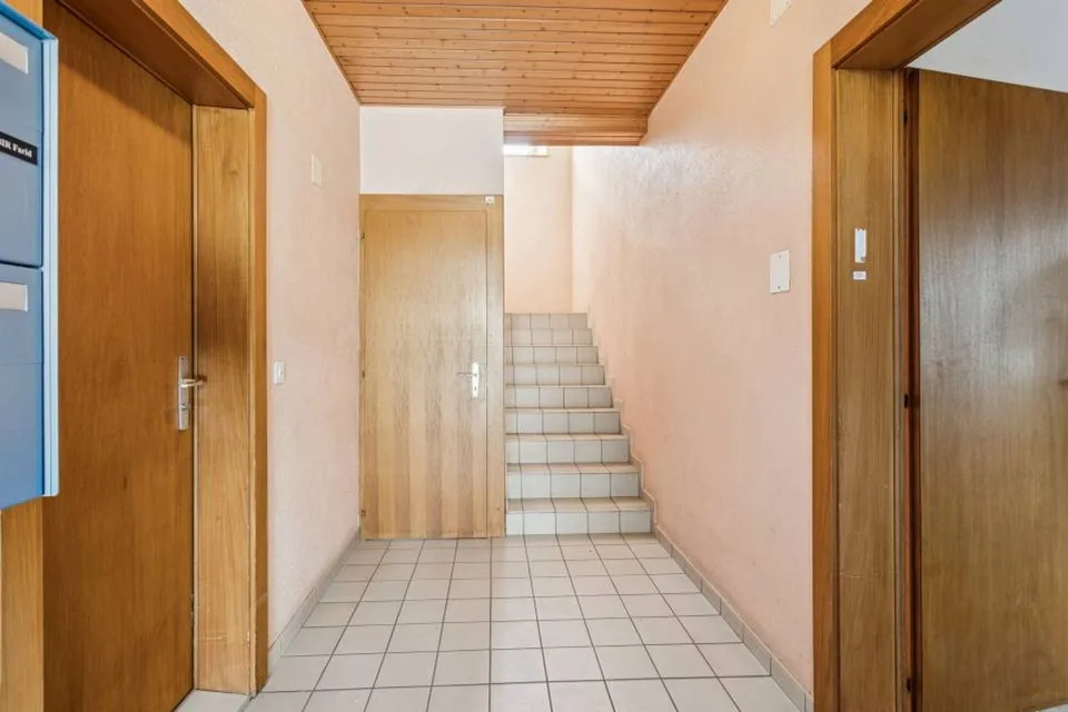 Rental income building ideally located in Oron