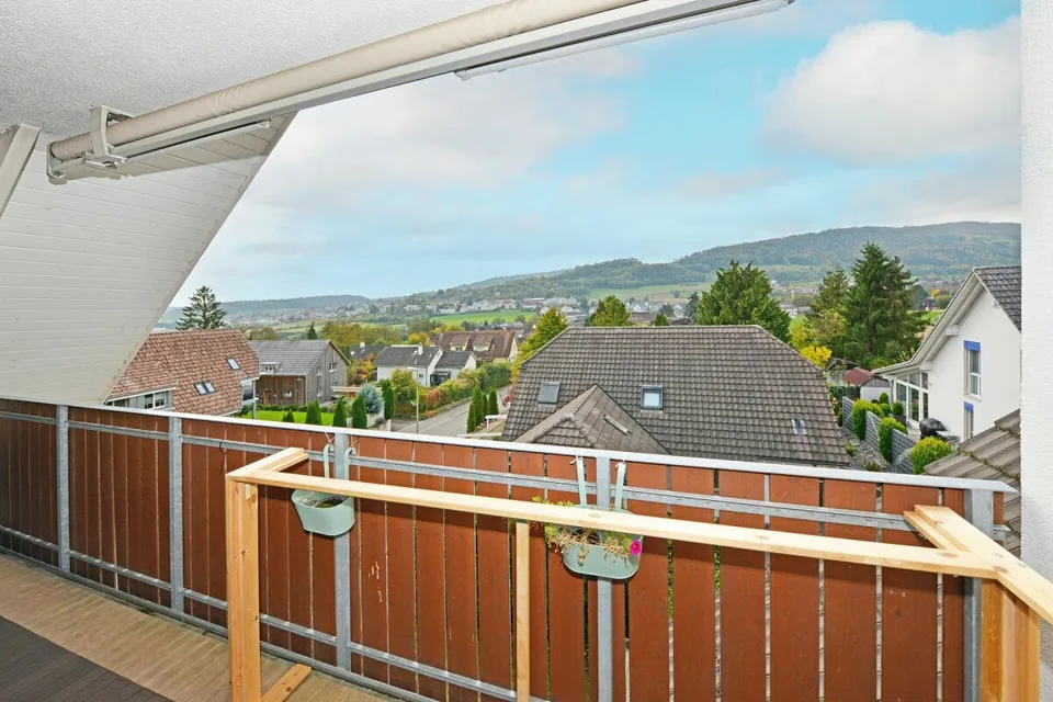 6.5-Zimmer-Dach-Maisonettewohnung im Grünen