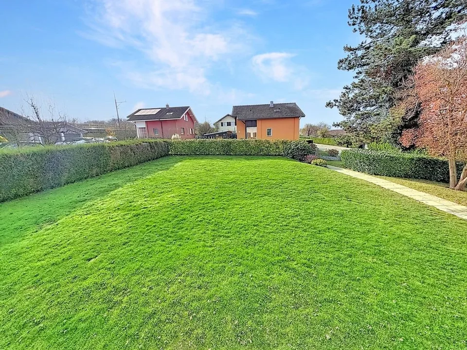 Bella proprietà rinnovata con cura e grande giardino alberato