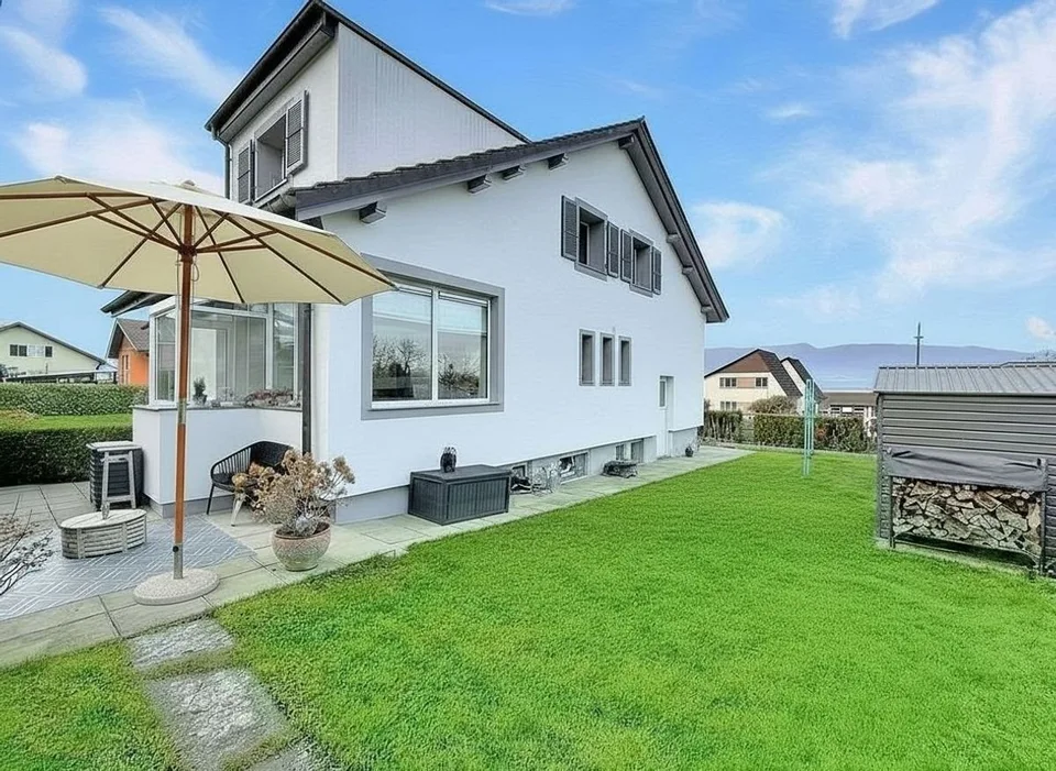 Bella proprietà rinnovata con cura e grande giardino alberato