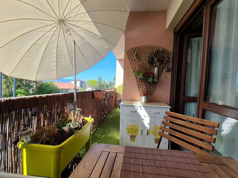 Superbe T4 rénové avec charme, balcon et double garage   Idéal frontaliers
