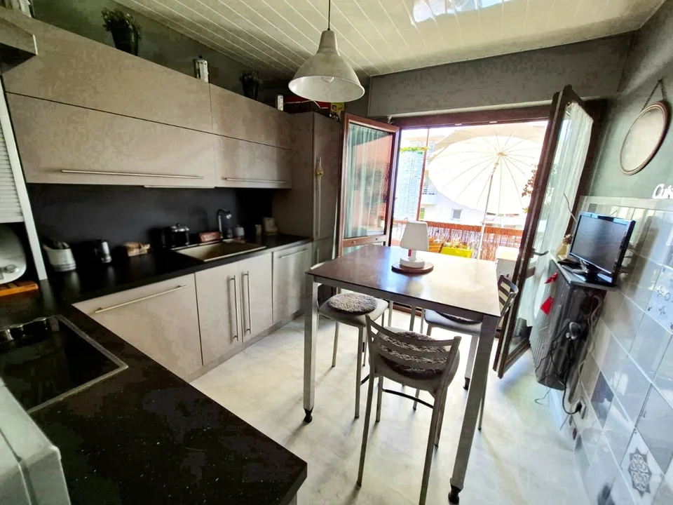Superbo T4 ristrutturato con charme, balcone e doppio garage, ideale per frontalieri – foto 7 di 13