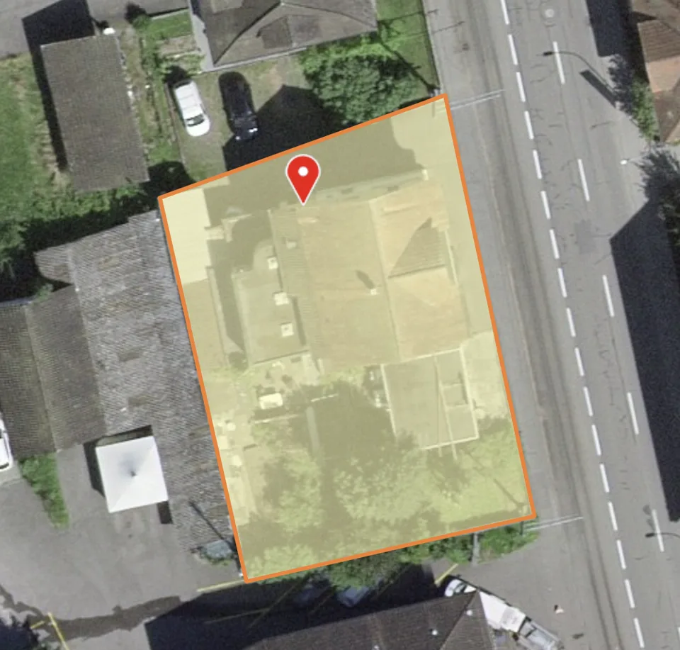 Unterkulm : Maison multifamiliale avec garage / abri