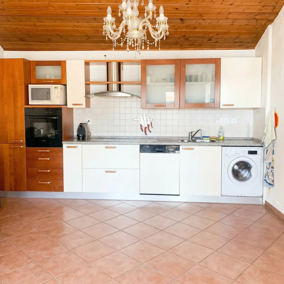 Immeuble à revenu avec possibilité de transformation en maison unifamiliale – photo 12 sur 16