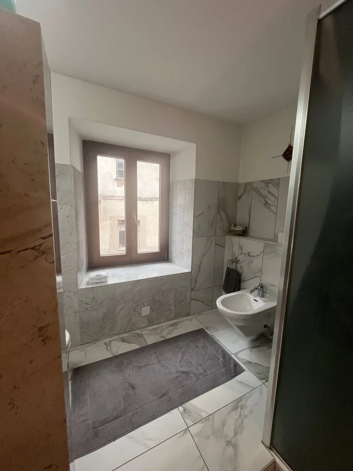 Immeuble à revenu avec possibilité de transformation en maison unifamiliale – photo 7 sur 16