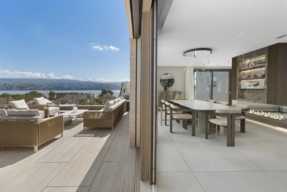Lakeside Grace - Where Architecture Meets Luxury