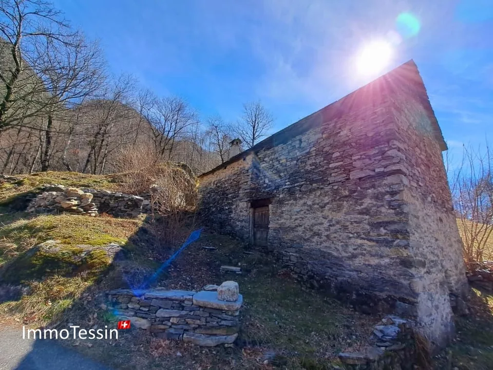 Rustico an aussergewöhnlicher Alleinlage inmitten eines 10`000 m2 Grundstückes – photo 7 sur 13
