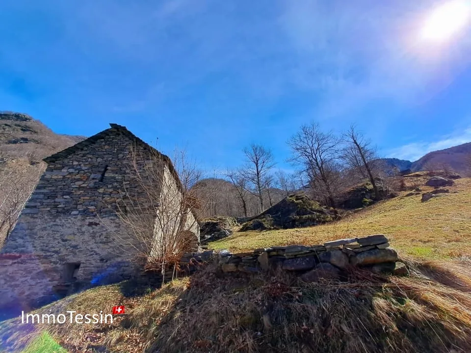 Rustico an aussergewöhnlicher Alleinlage inmitten eines 10`000 m2 Grundstückes – photo 8 sur 13