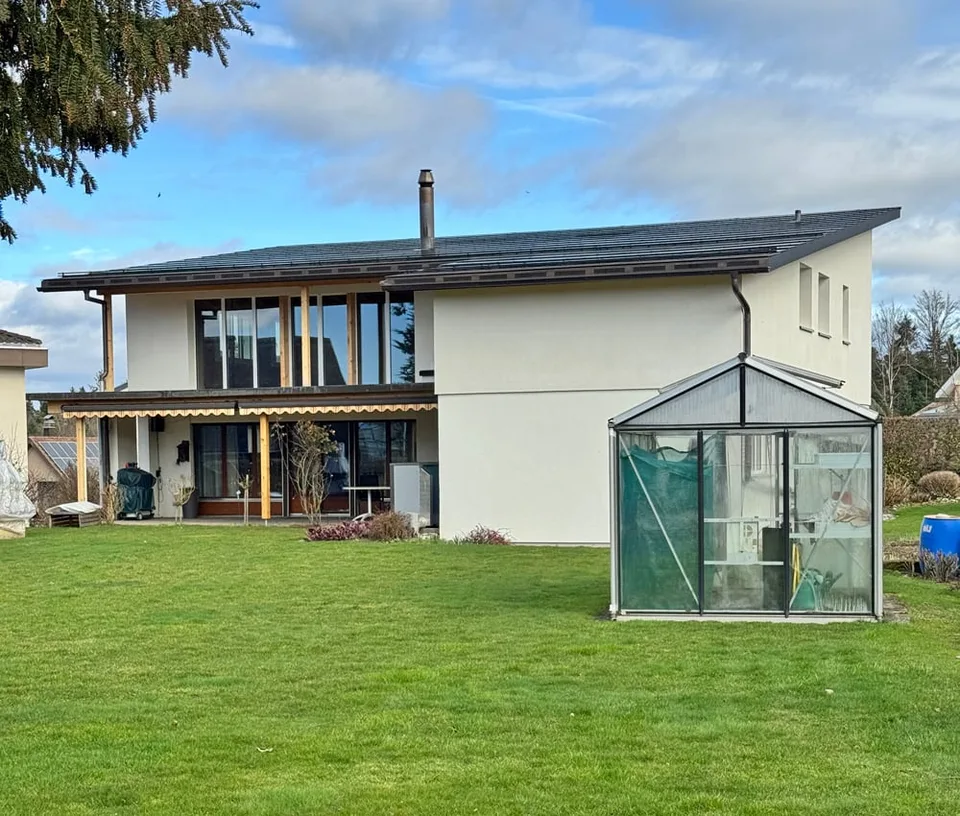 Grande casa, bel giardino, ampliabile a 7,5 stanze