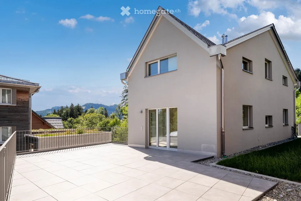 Casa unifamiliare nuova costruzione moderna con allestimento interno di alta qualità