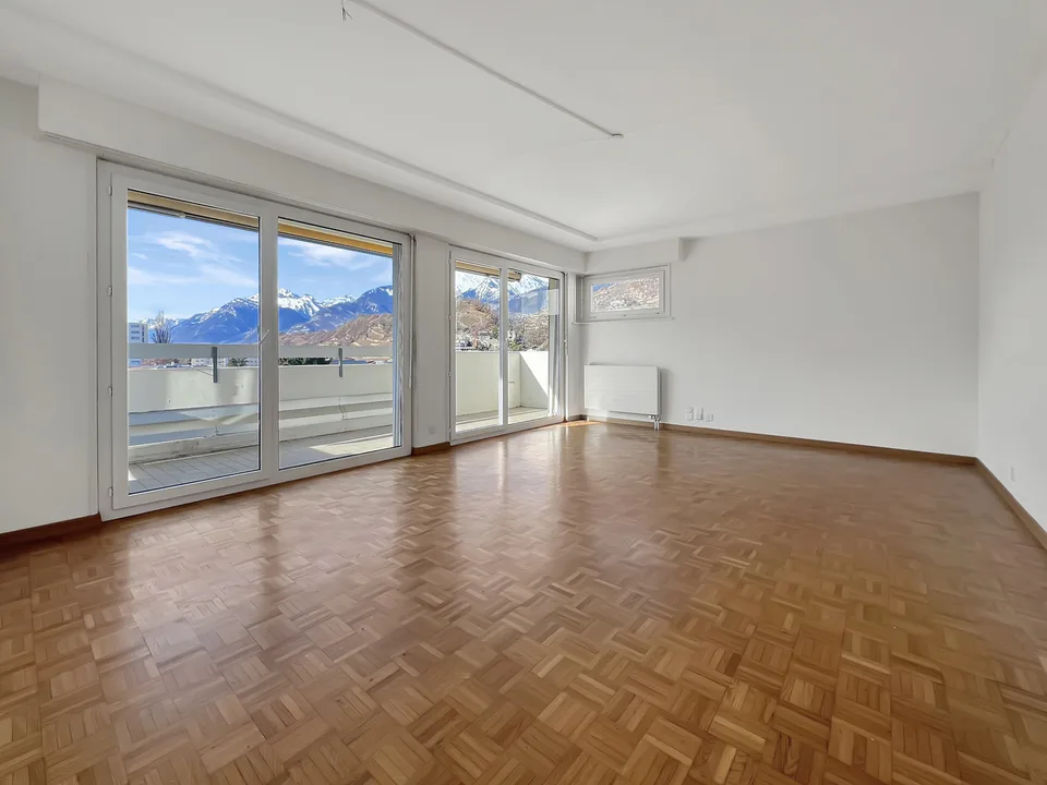 Wohnung 4.5 Zimmer mit Renovierungspotenzial