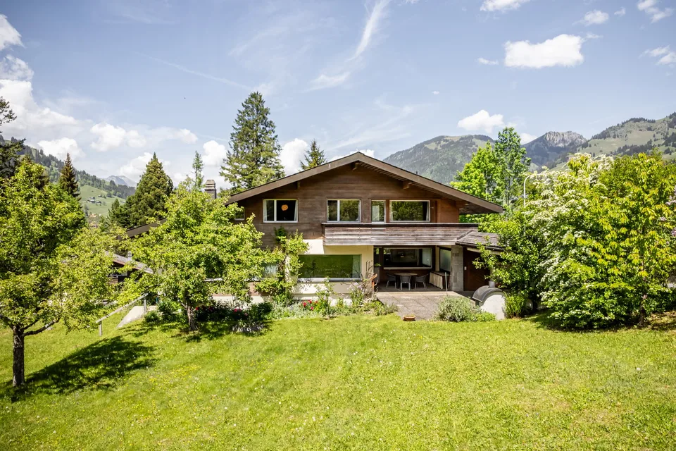 Einmaliges Architektenhaus auf grosszügiger Parzelle in Zweisimmen zu verkaufen