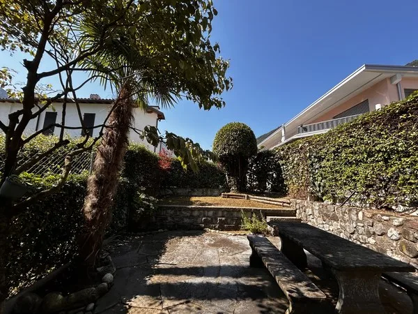 Casa con parziale vista lago a Riva San Vitale