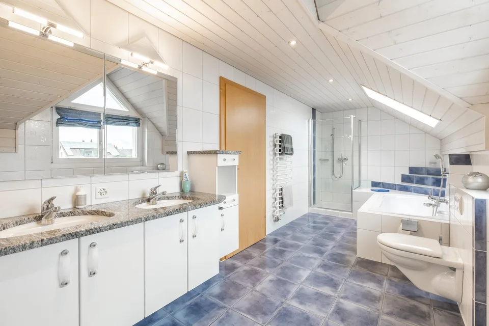 Habitation spacieuse avec beaucoup d'intimité dans un emplacement ensoleillé pour les familles