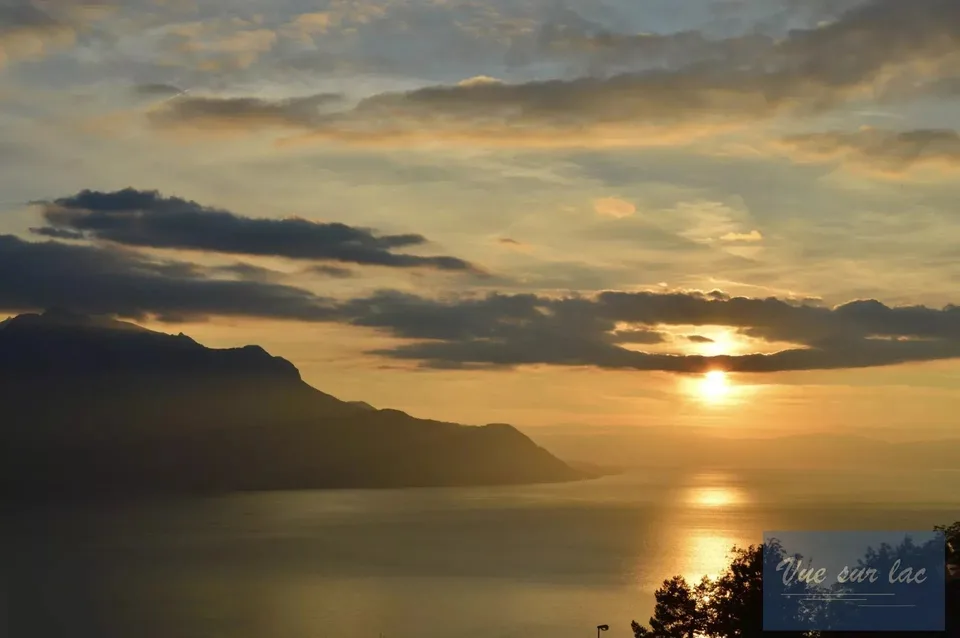 Casa familiare degli anni '60, con vista sul lago.