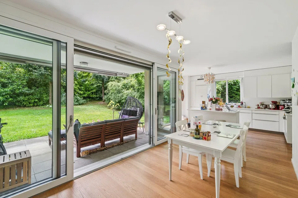 PRÄCHTIGES APARTMENT MIT 4 SCHLAFZIMMERN & 1300 M² GARTEN!