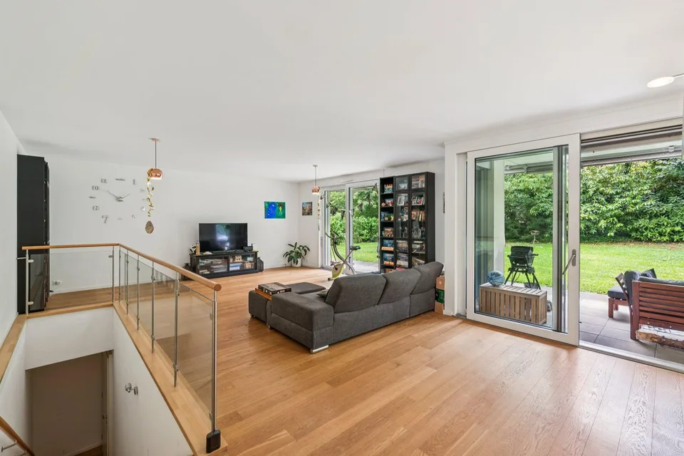 PRÄCHTIGES APARTMENT MIT 4 SCHLAFZIMMERN & 1300 M² GARTEN!
