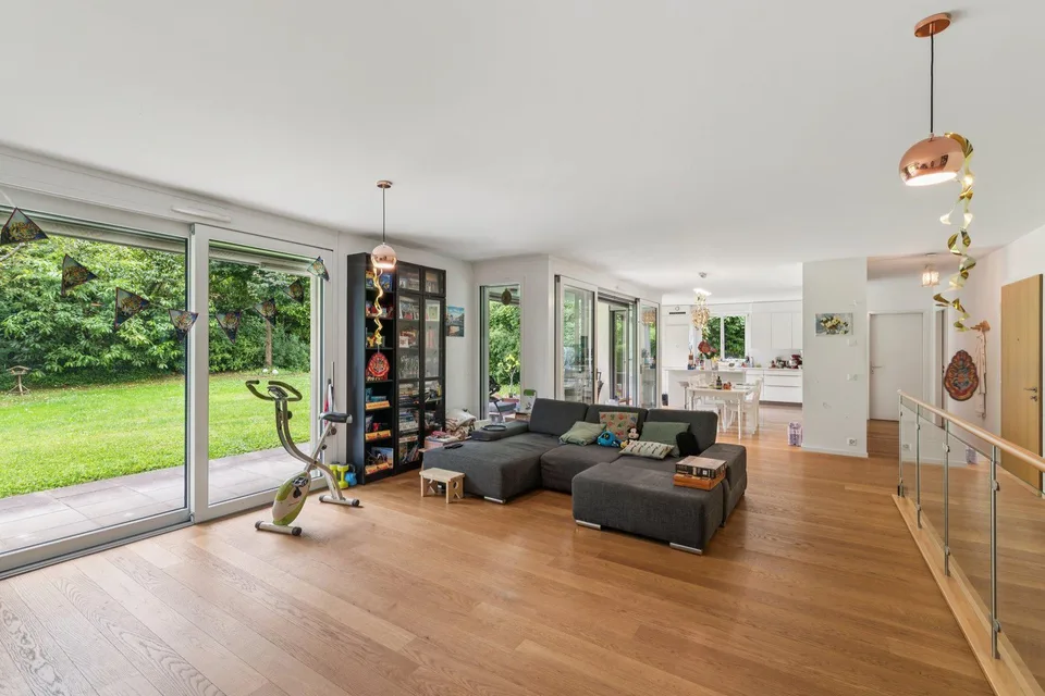 PRÄCHTIGES APARTMENT MIT 4 SCHLAFZIMMERN & 1300 M² GARTEN!
