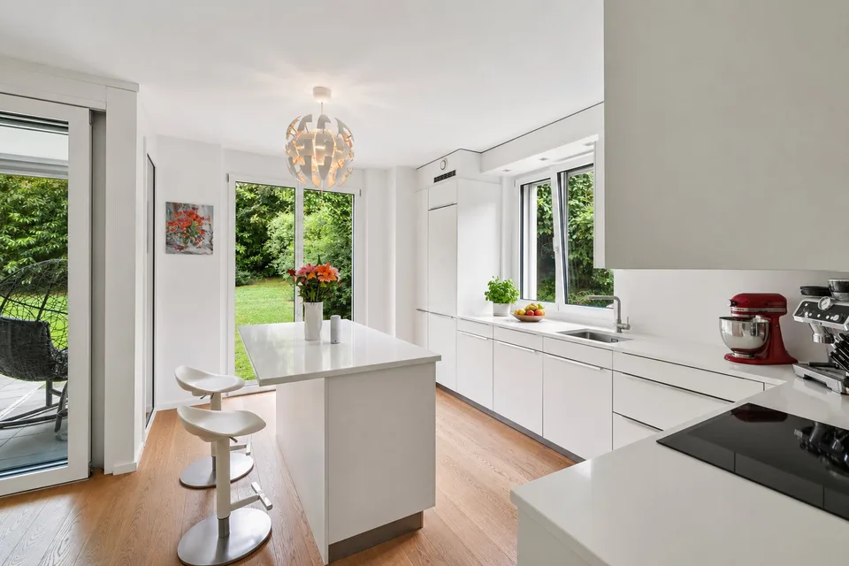 PRÄCHTIGES APARTMENT MIT 4 SCHLAFZIMMERN & 1300 M² GARTEN!