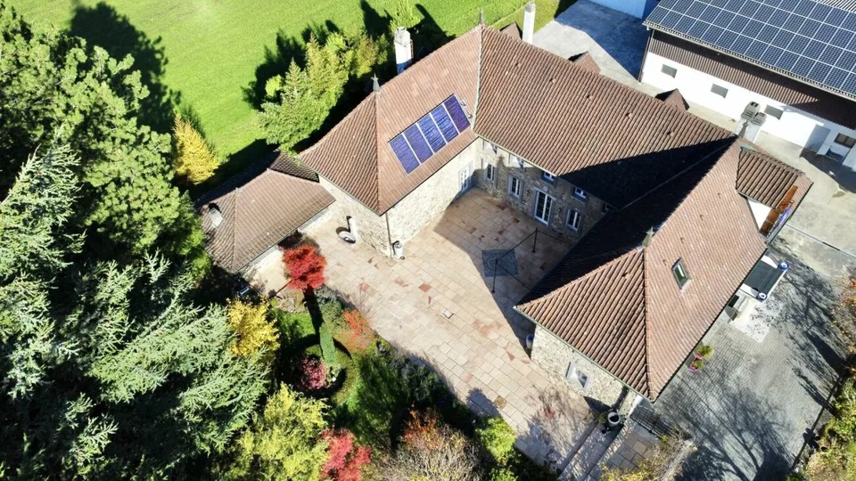Haus von 405 m2 mit Grundstück von 4'413 m2 in Bex