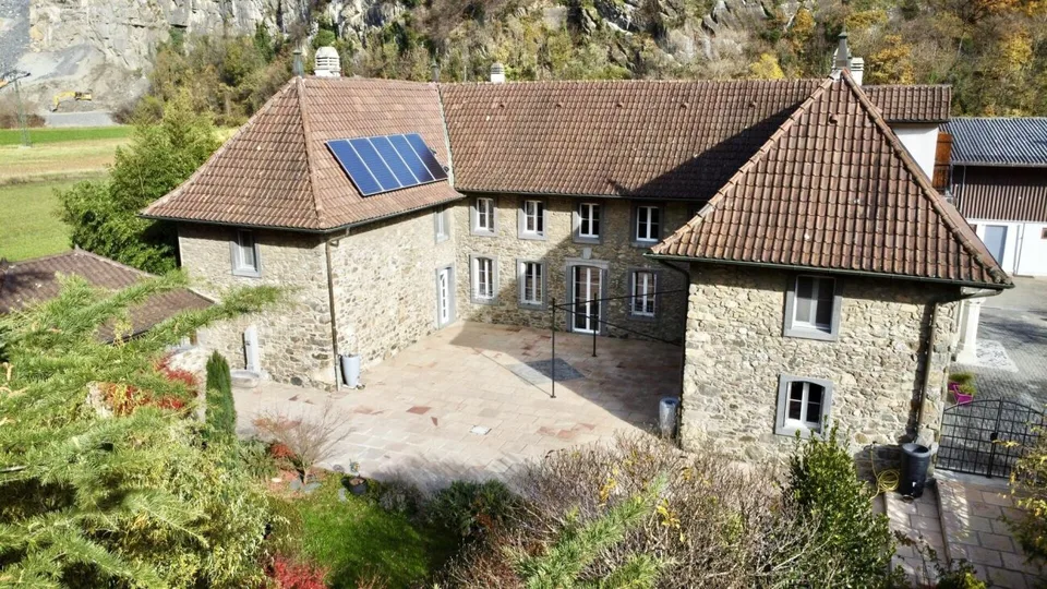 Haus von 405 m2 mit Grundstück von 4'413 m2 in Bex