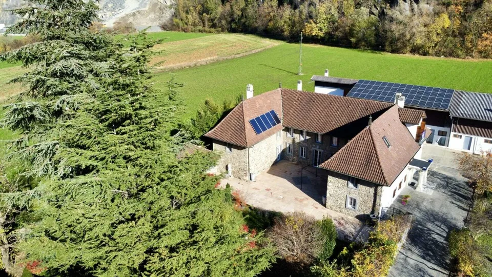 Haus von 405 m2 mit Grundstück von 4'413 m2 in Bex