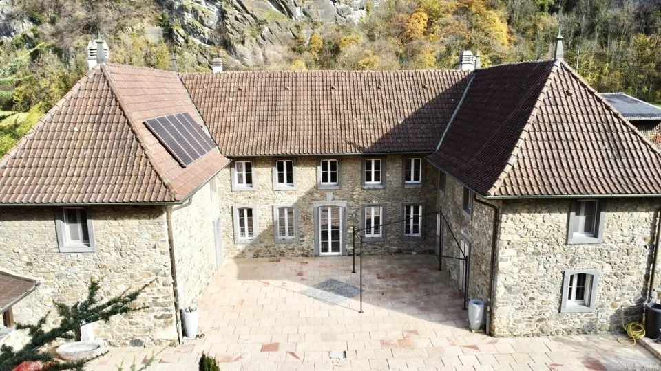 Haus von 405 m2 mit Grundstück von 4'413 m2 in Bex