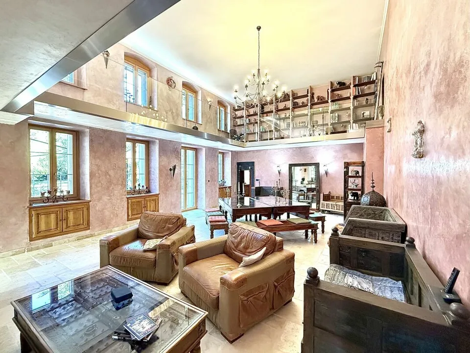 Maison de 405 m2 avec terrain de 4'413 m2 à Bex