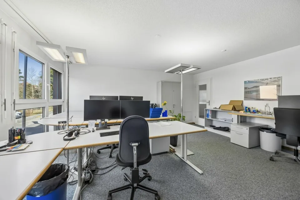 Attractive commercial spaces with archive rooms and parking hall