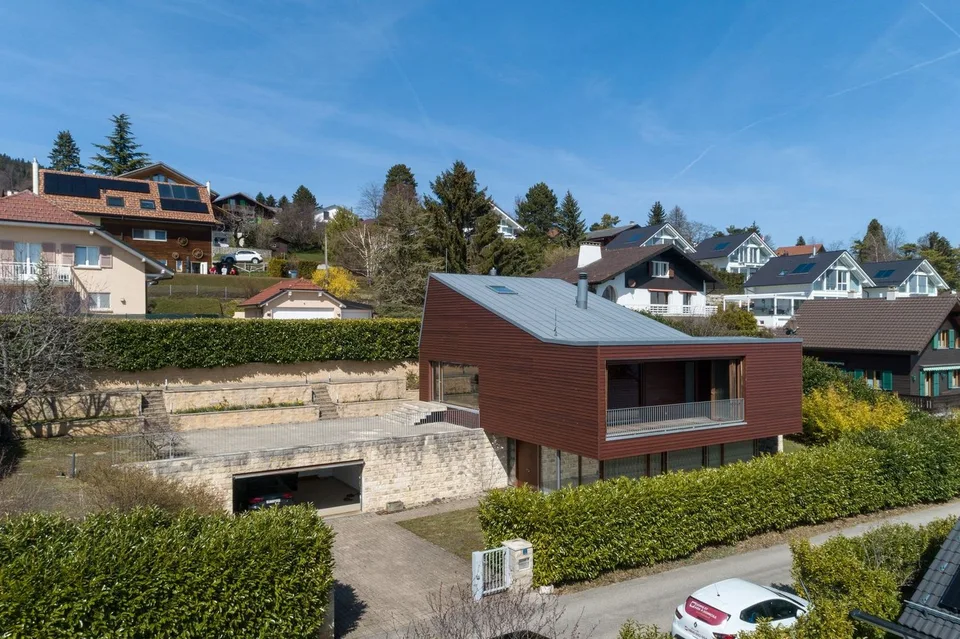 Schönes Architektenhaus mit Blick auf den Genfersee