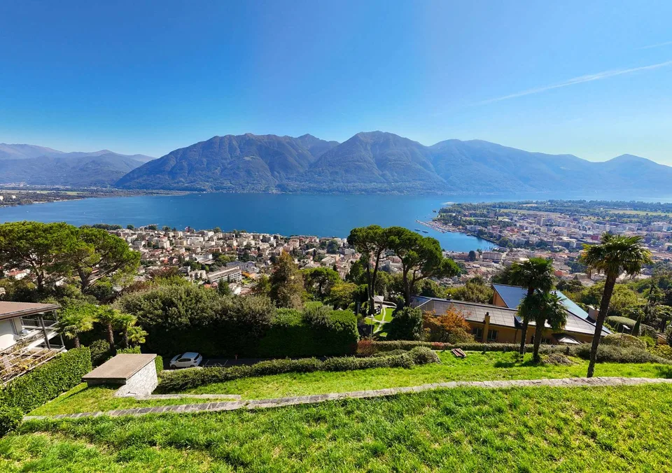 Bauland mit 180 See-und Fernsicht / Terreno edificabile con vista panoramica a 180 sul lago e sui dintorni