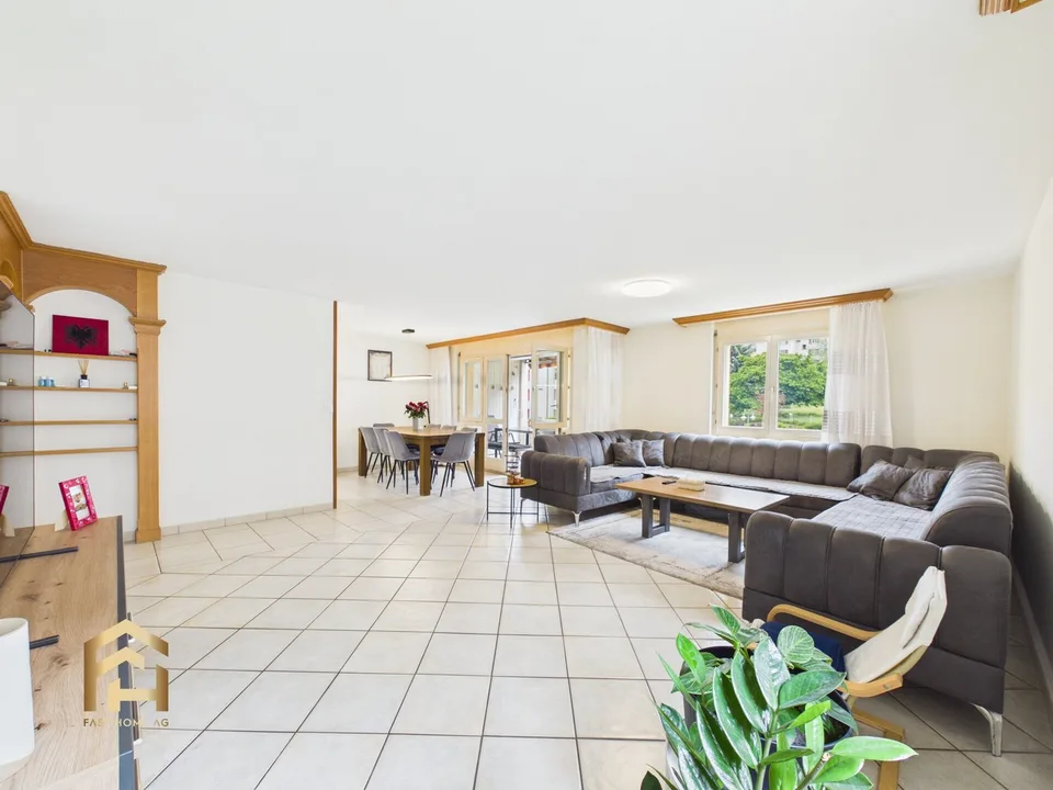 Appartement lumineux 4.5 pièces avec balcon et espace de jardin à Brig-Glis