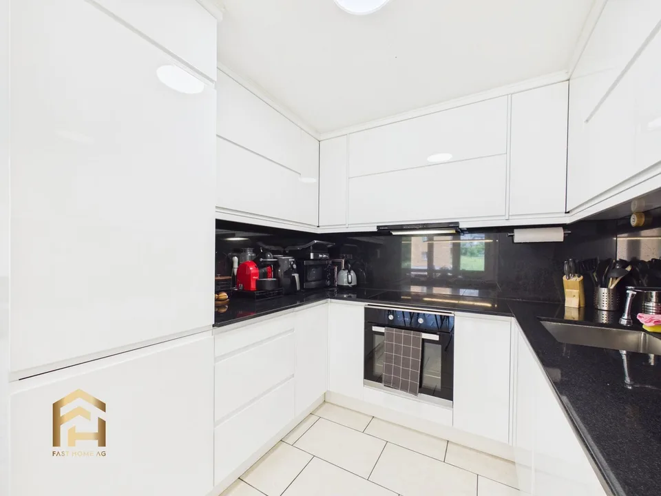 Appartement lumineux 4.5 pièces avec balcon et espace de jardin à Brig-Glis