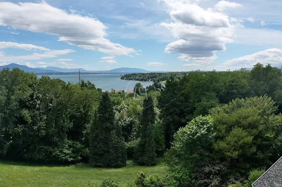 Proprietà con vista a Dully, eccellente potenzialità edificatoria