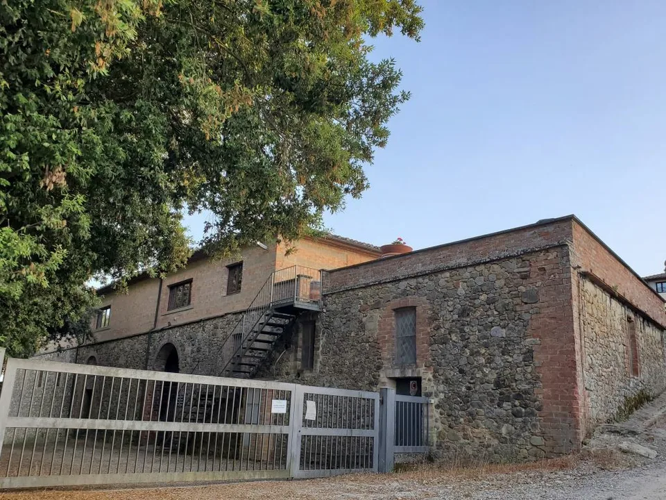 Vigneti di ca. 500 ettari con Ulivi, Bosco con Tartufi in Chianti