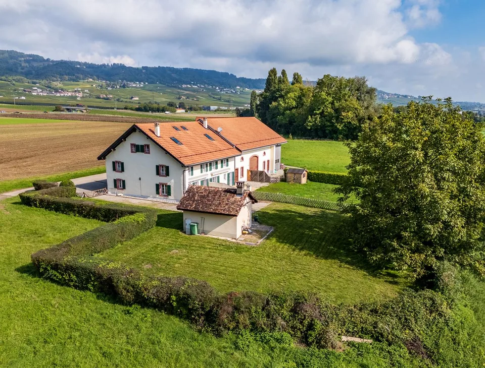Gilly - Charmante villa mitoyenne avec un beau jardin