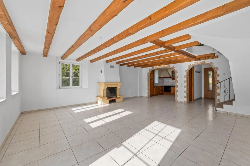 Gilly - Charmante villa mitoyenne avec un beau jardin