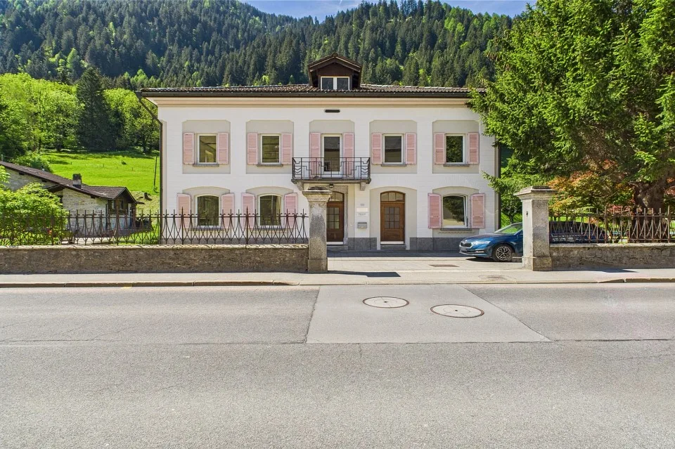 Casa plurifamiliare / oggetto a reddito in una elegante villa storica